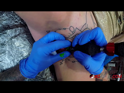 ❤️ E dashura jashtëzakonisht e bërë me tatuazhe, Sully Savage, bëri një tatuazh në klitorisin e saj ❤️❌ Porno e bukur në sq.assay-define-smartlink.ru ️❤